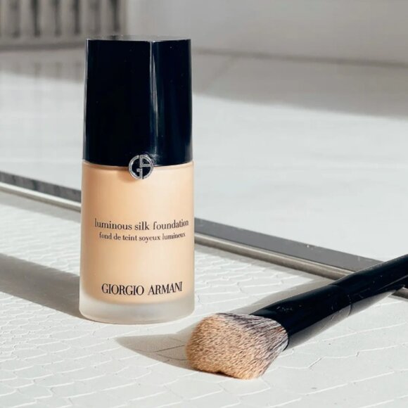 Giorgio Armani Other - Giorgio Armani Beauty Luminous Silk Glow Foundation shade 3, 30 ml NWT NEW